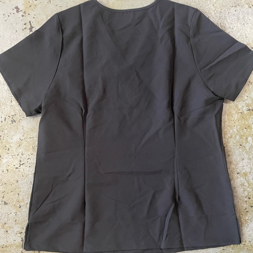 Mandala Black Scrub Top with 1 Chest Pocket Size Large - Picture 6 of 7